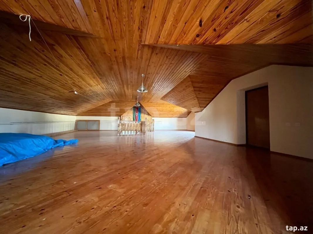 Satılır 7 otaqlı həyət evi