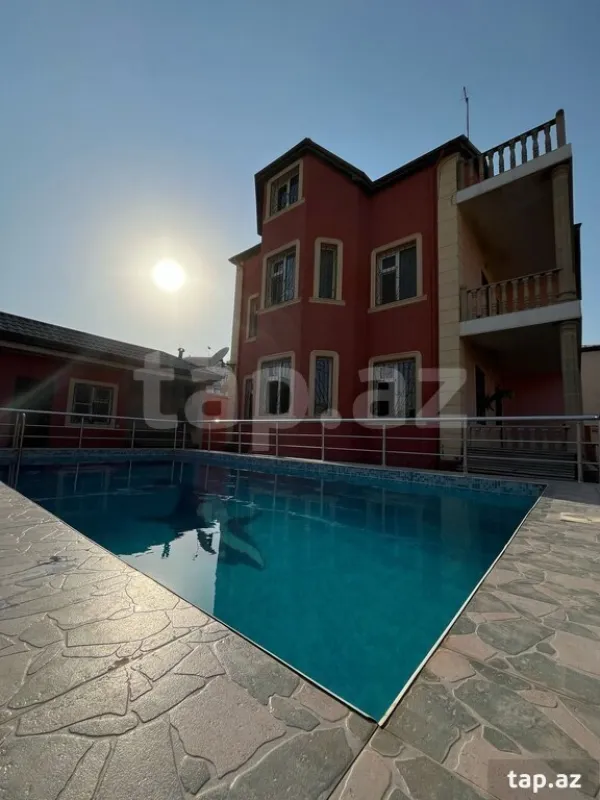 Satılır 7 otaqlı həyət evi