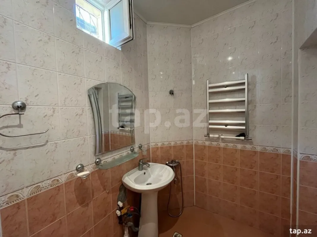 Satılır 7 otaqlı həyət evi