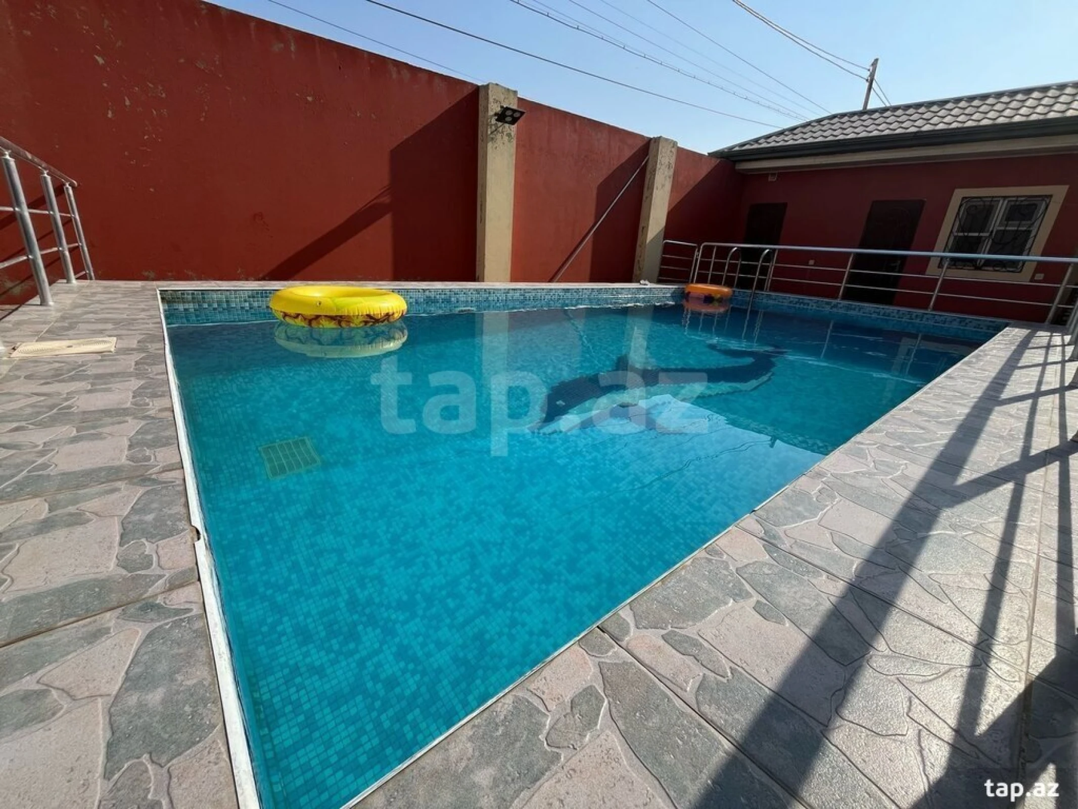 Satılır 7 otaqlı həyət evi