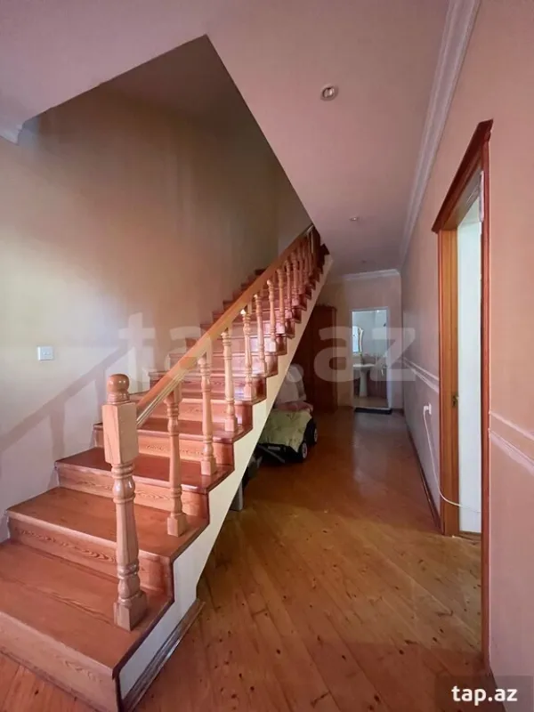 Satılır 7 otaqlı həyət evi