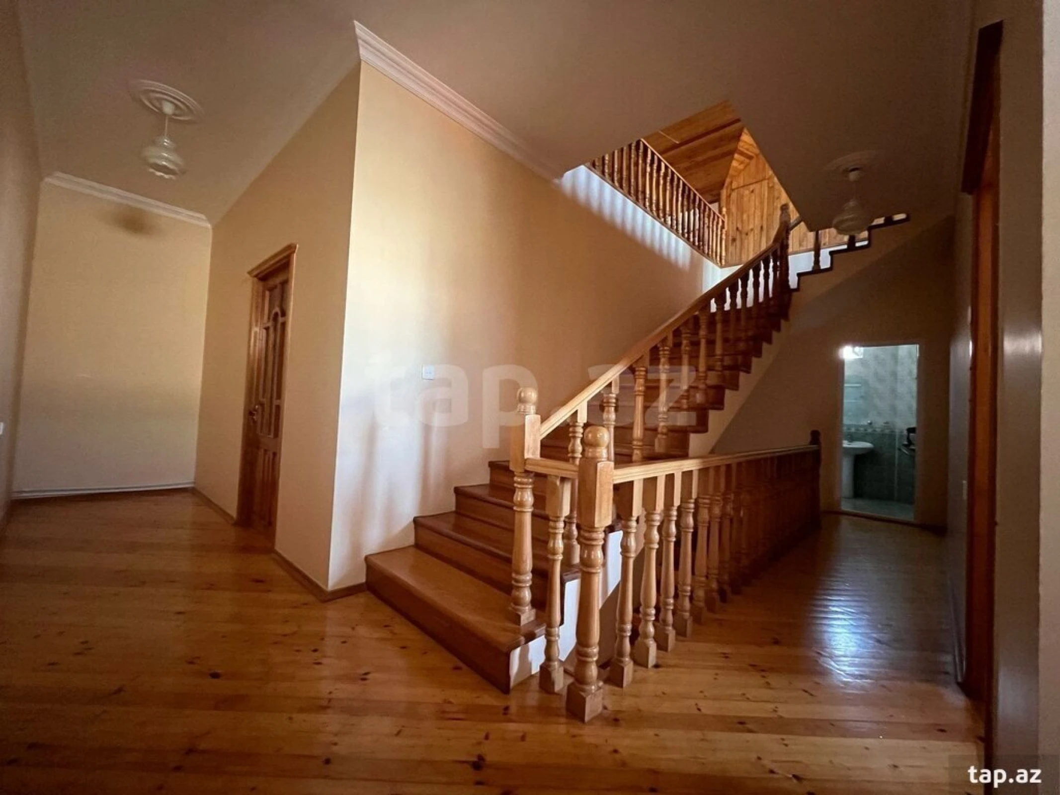 Satılır 7 otaqlı həyət evi