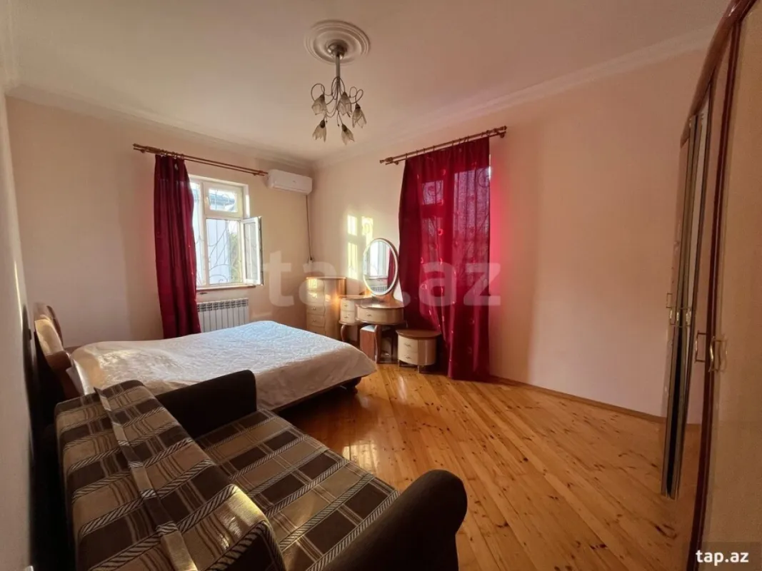 Satılır 7 otaqlı həyət evi