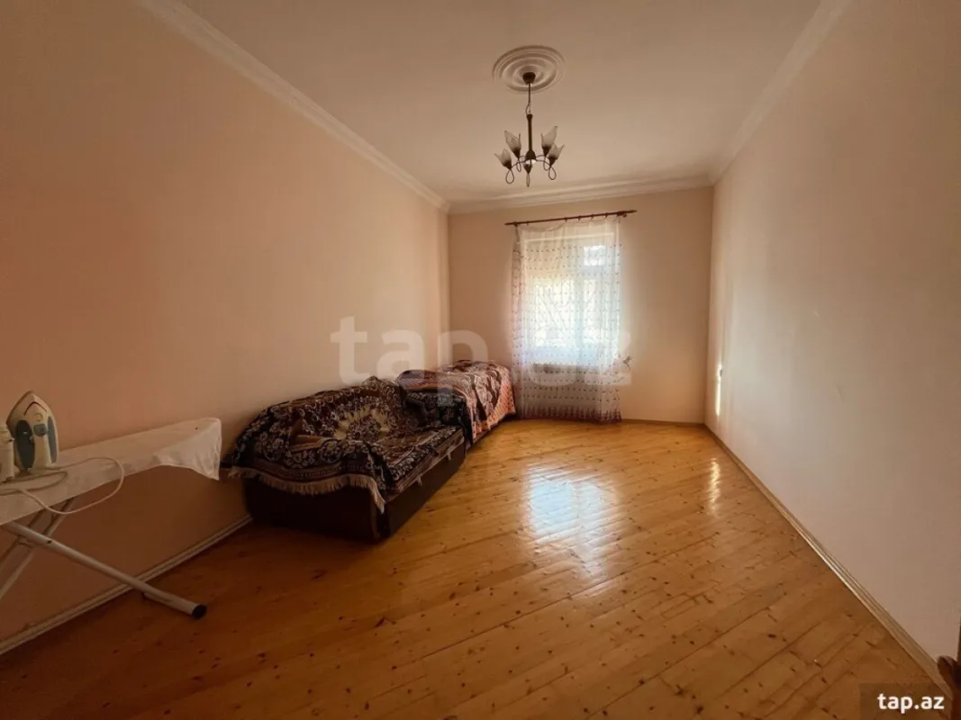 Satılır 7 otaqlı həyət evi