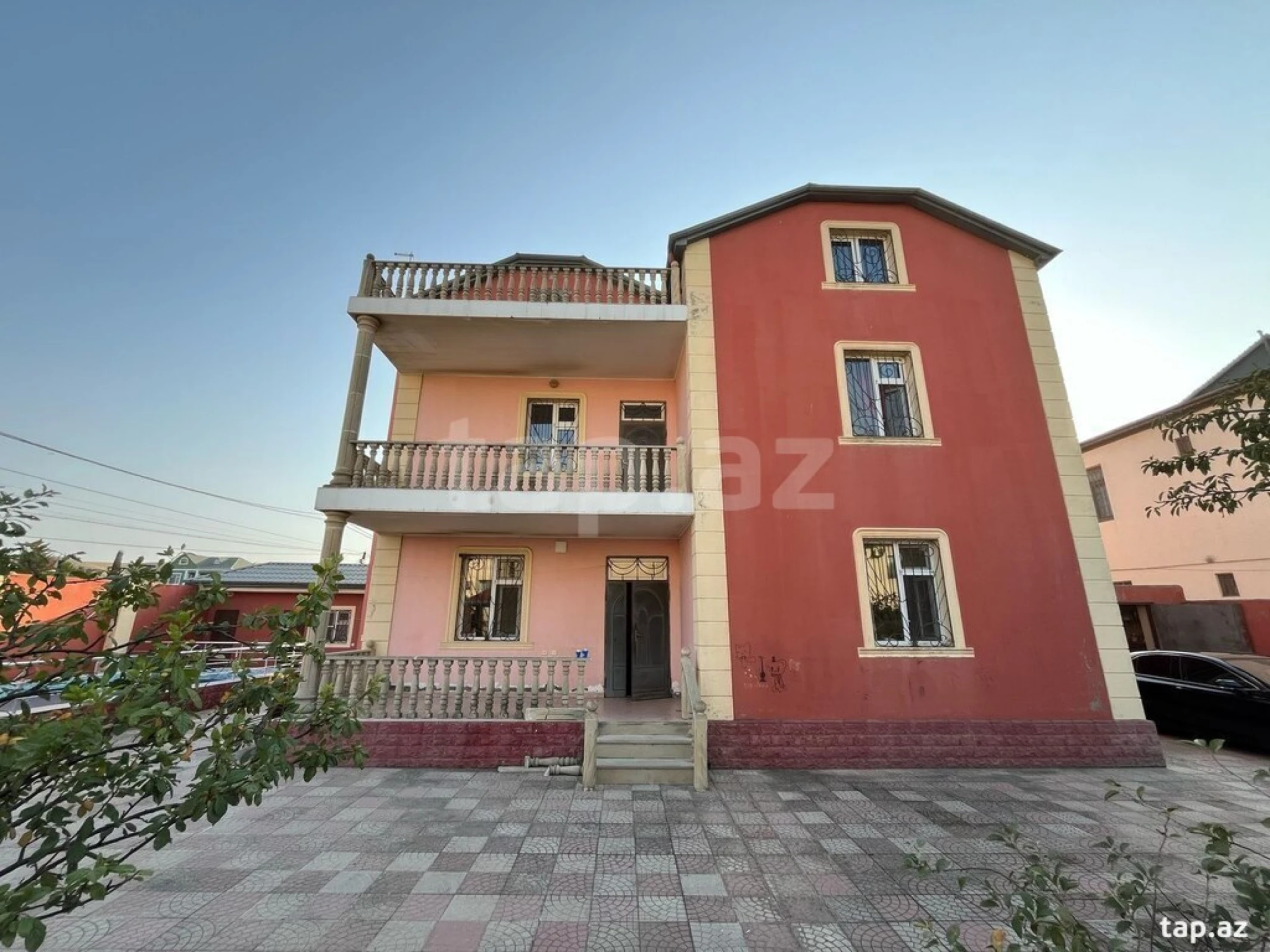 Satılır 7 otaqlı həyət evi