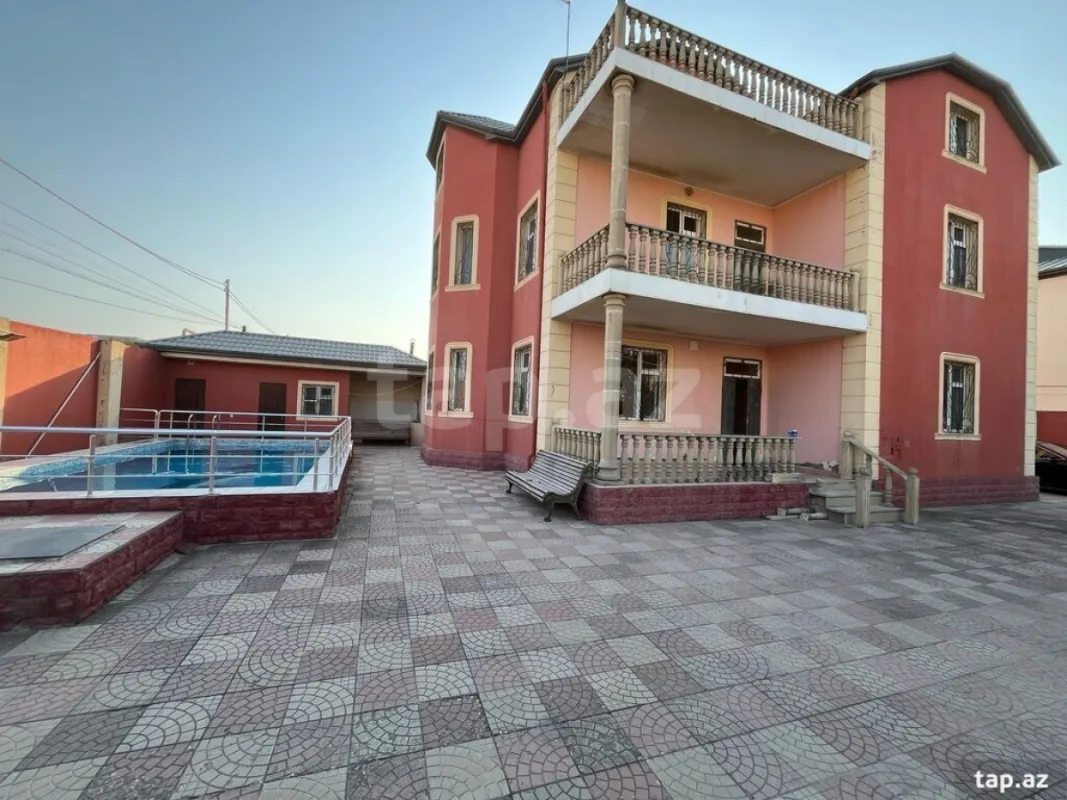 Satılır 7 otaqlı həyət evi