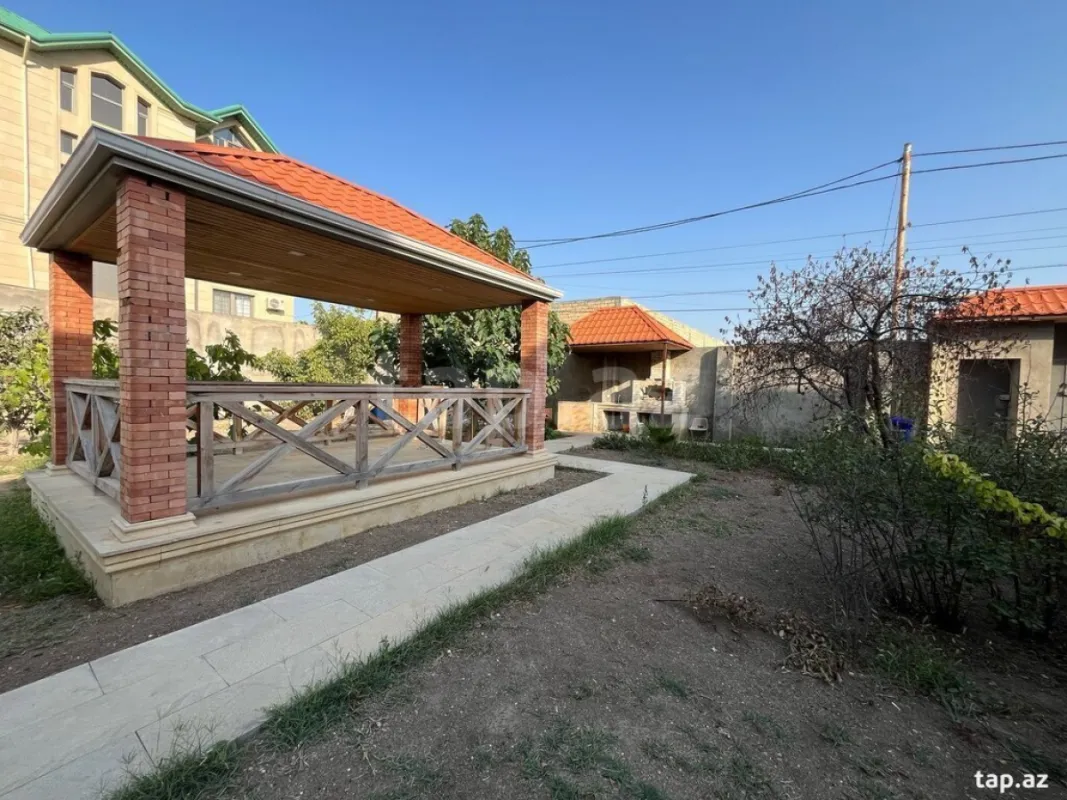 Satılır 7 otaqlı həyət evi