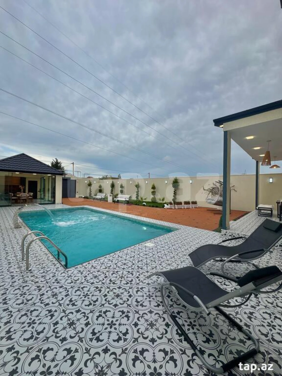 Satılır 4 otaqlı həyət evi