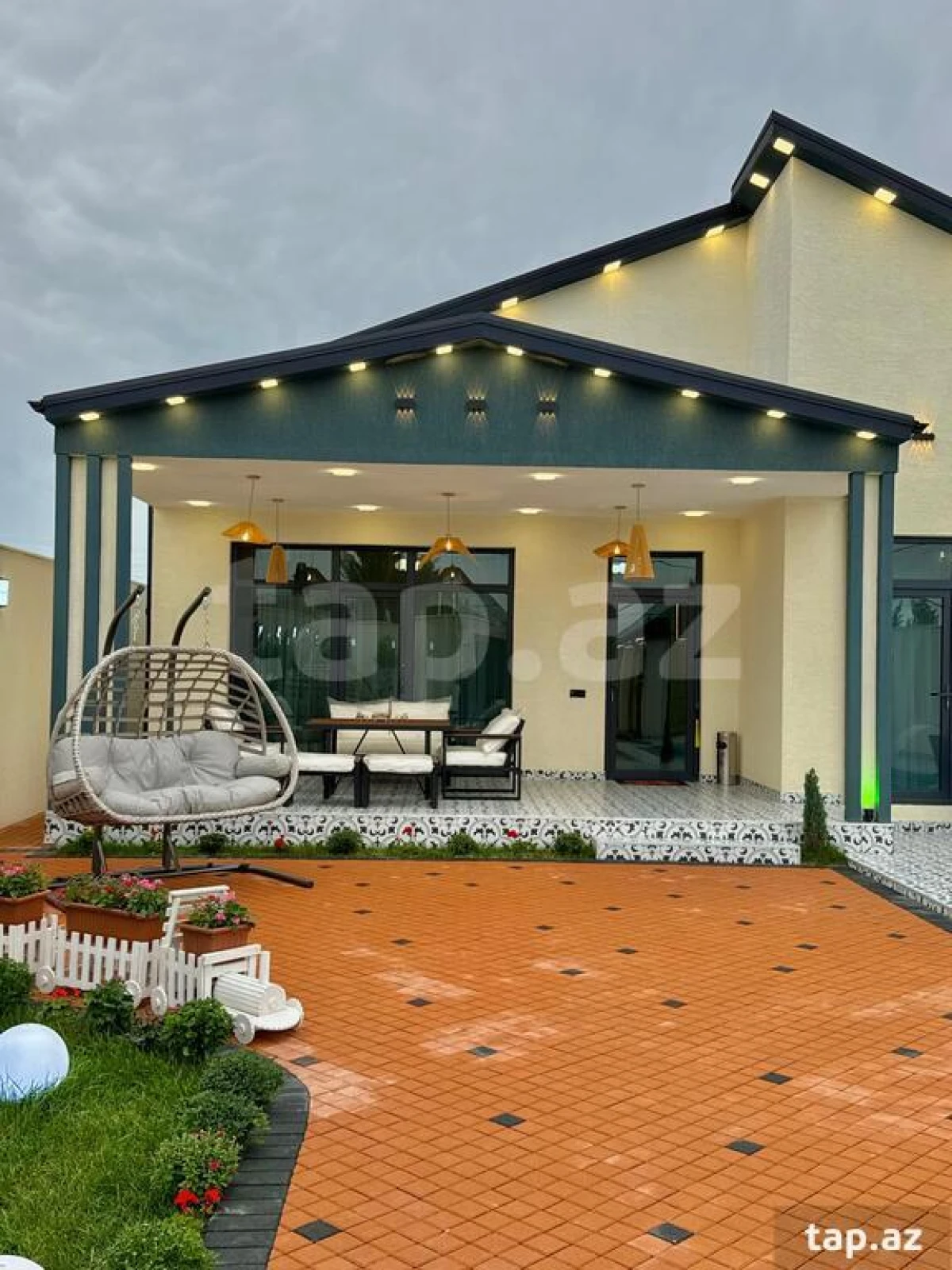 Satılır 4 otaqlı həyət evi