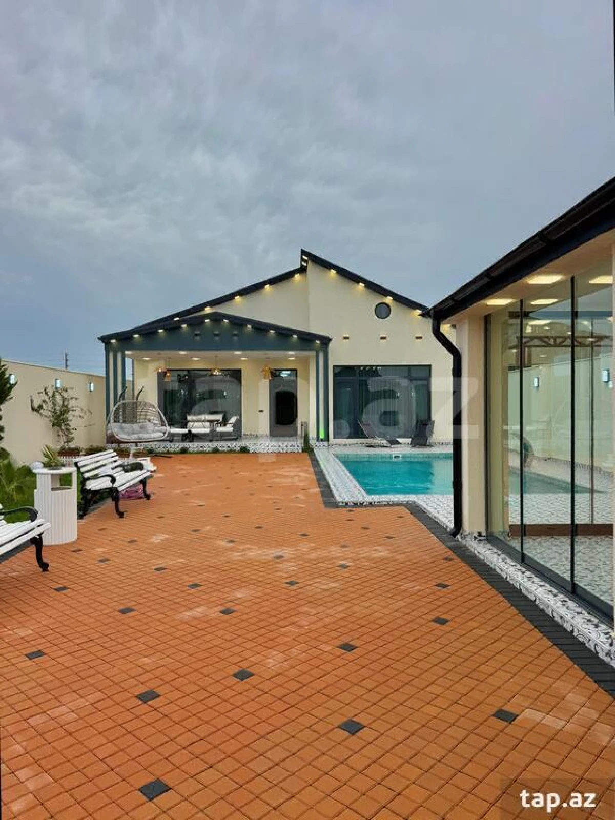 Satılır 4 otaqlı həyət evi