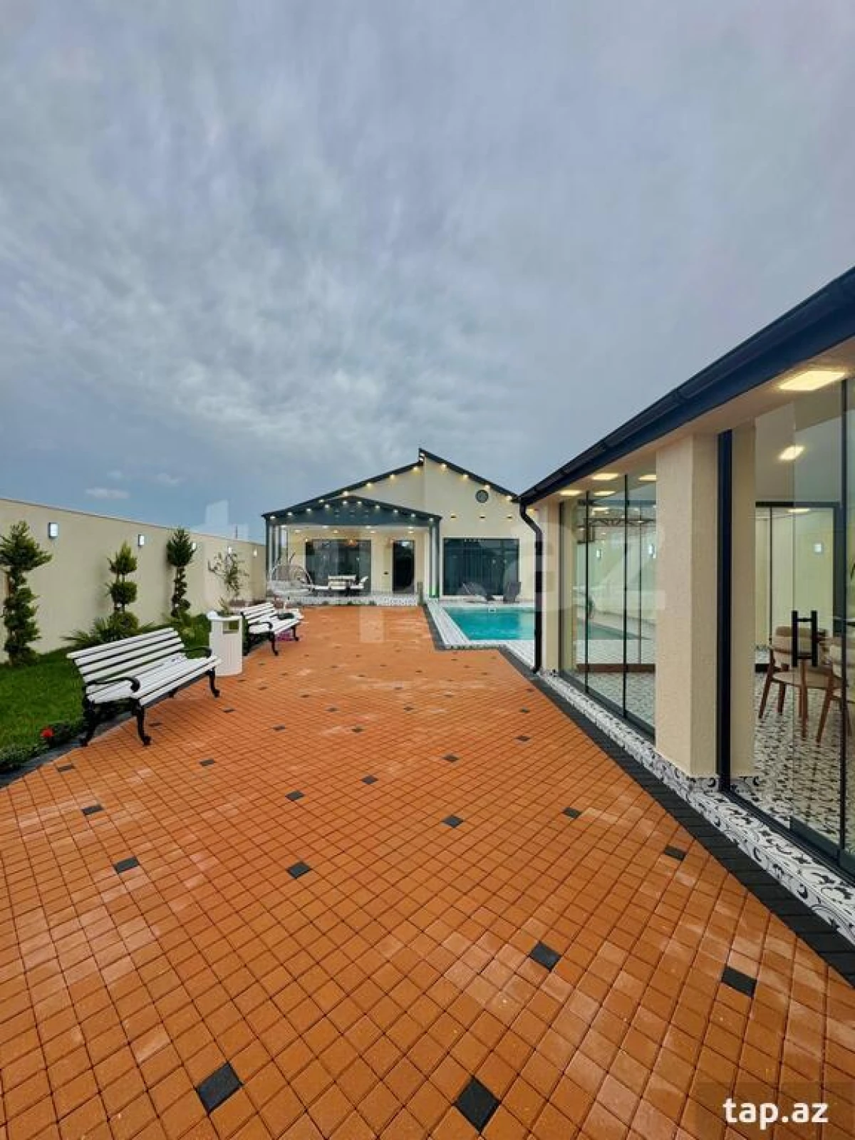 Satılır 4 otaqlı həyət evi