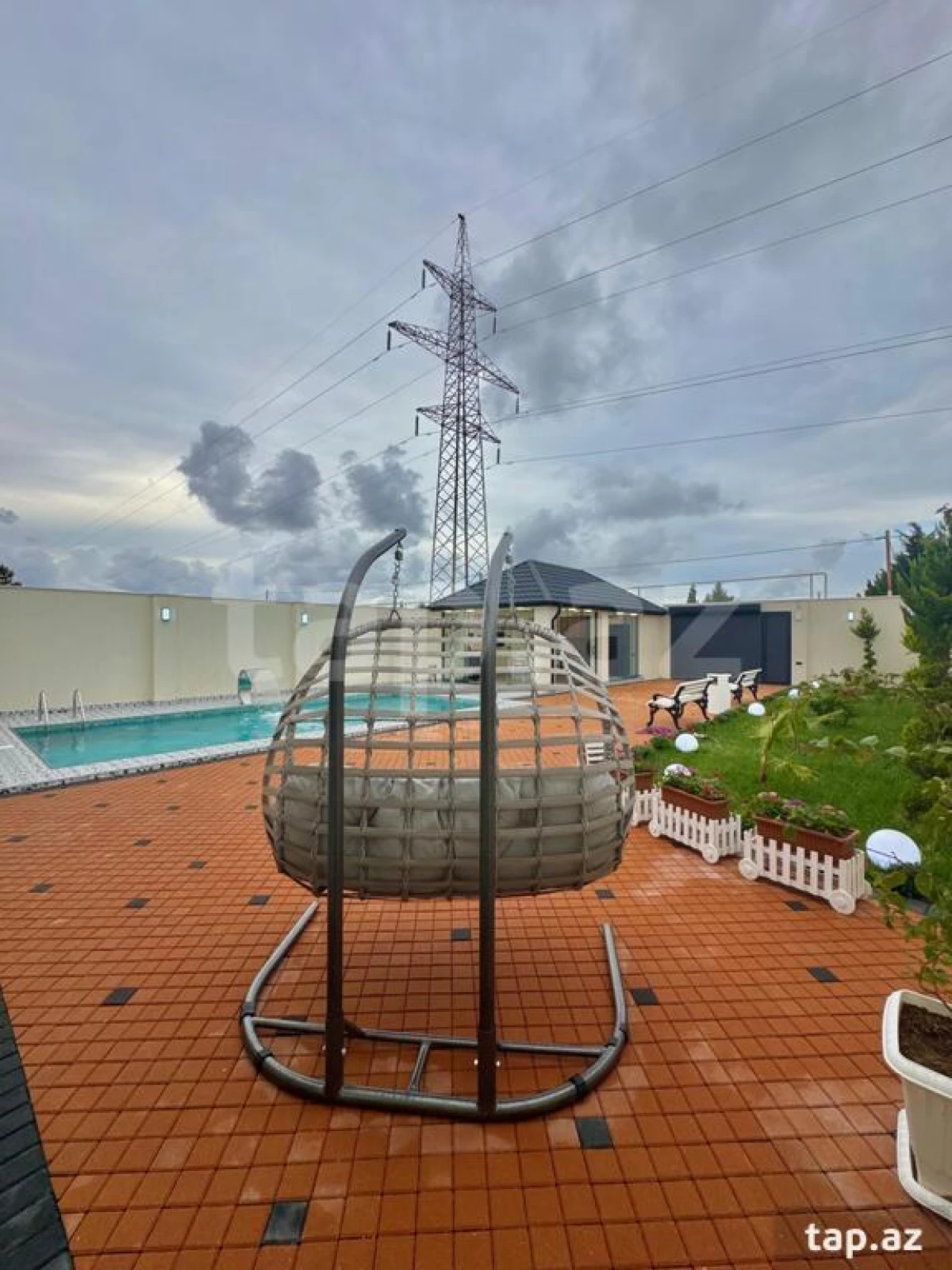 Satılır 4 otaqlı həyət evi