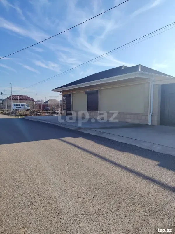 Satılır 1 otaqlı həyət evi 100 m²
