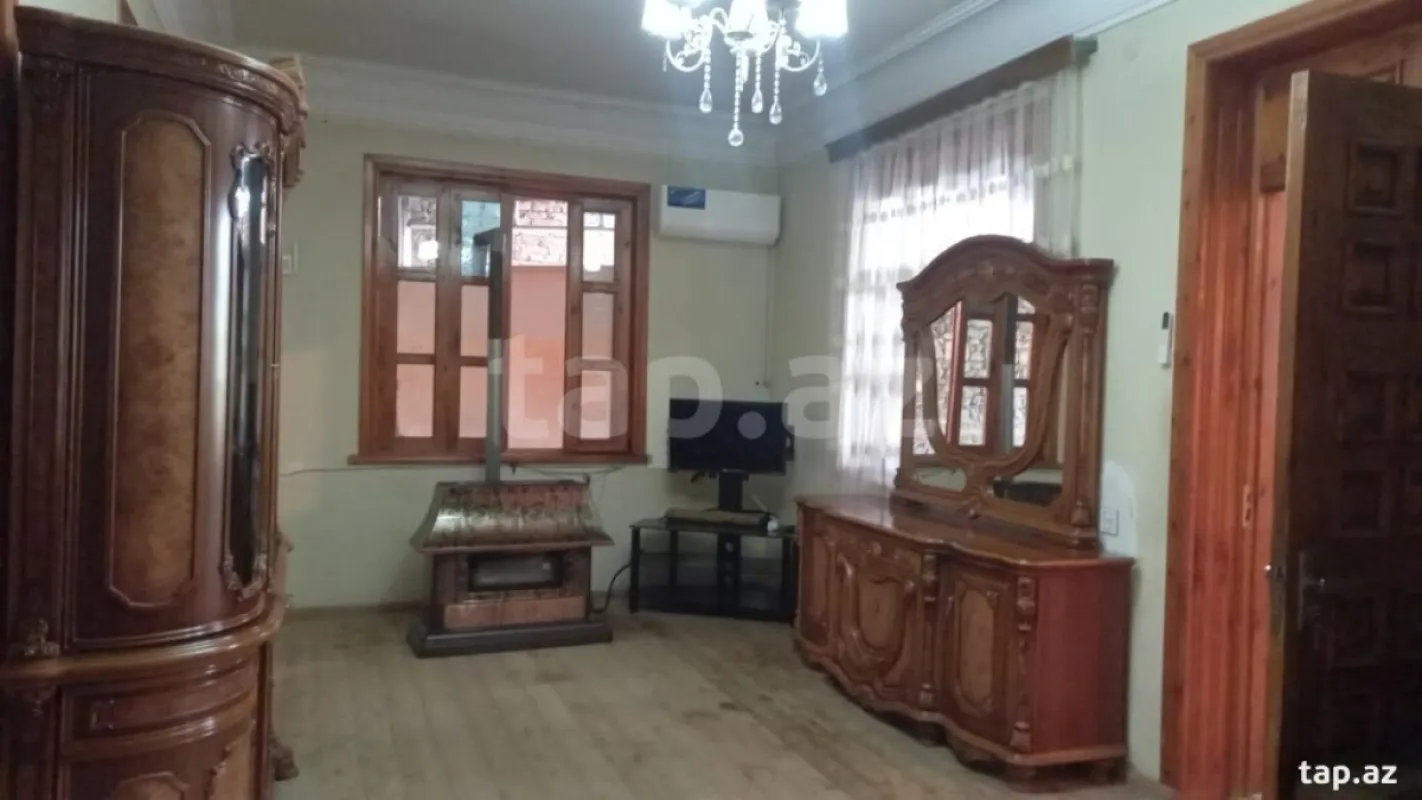 Satılır 4 otaqlı həyət evi