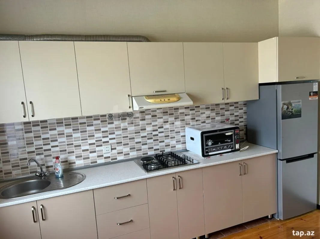 Satılır 6 otaqlı həyət evi