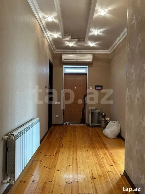 Satılır 6 otaqlı həyət evi