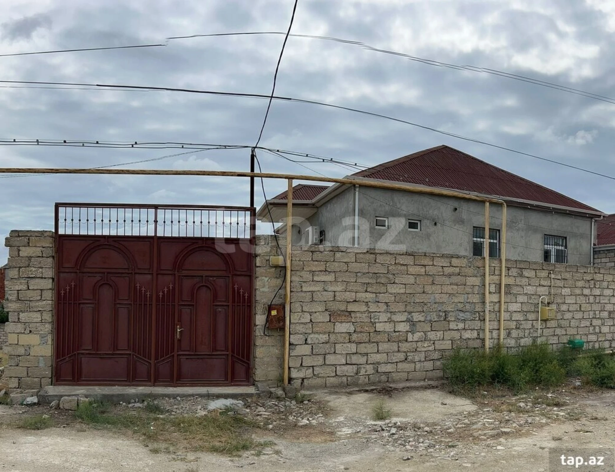 Satılır 6 otaqlı həyət evi