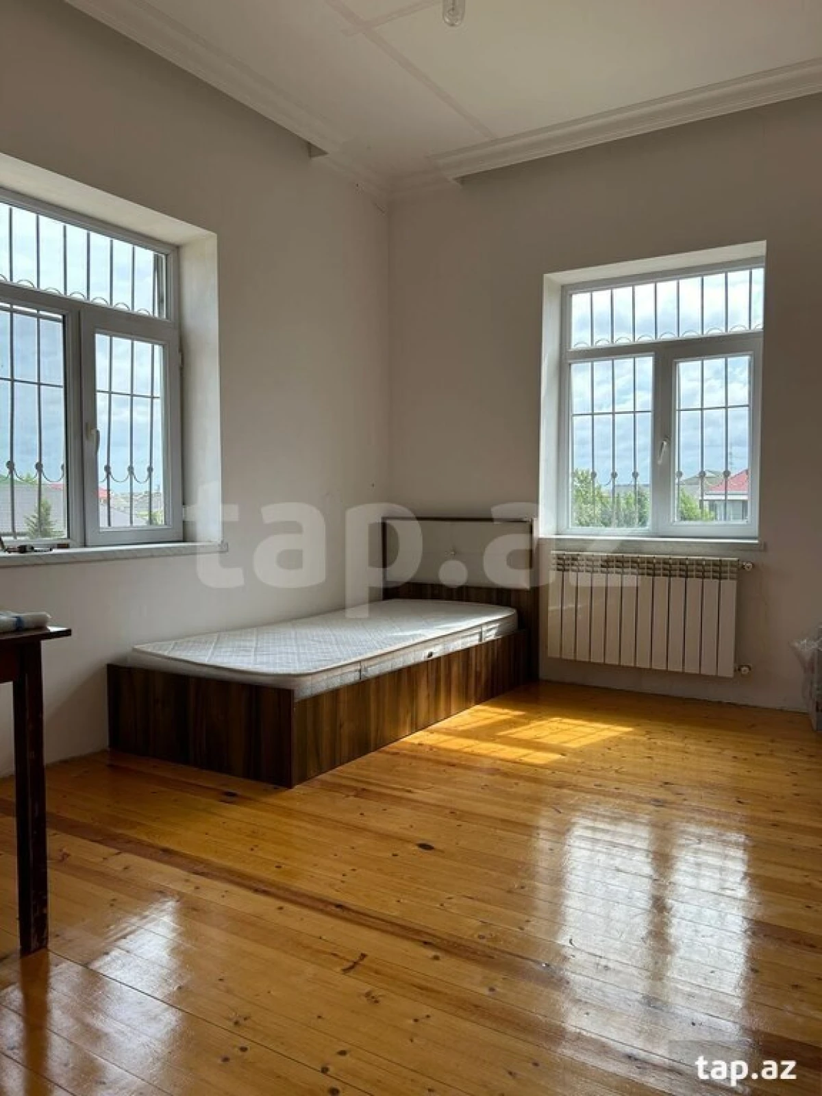 Satılır 6 otaqlı həyət evi