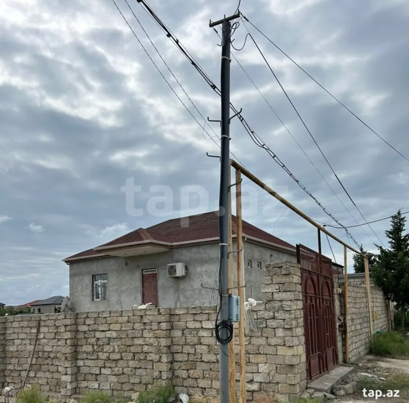 Satılır 6 otaqlı həyət evi