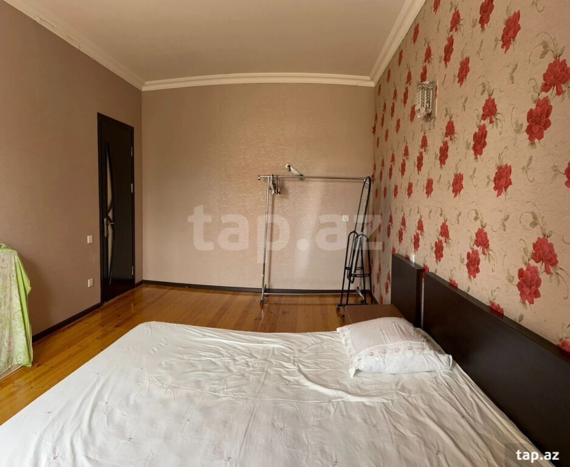 Satılır 6 otaqlı həyət evi