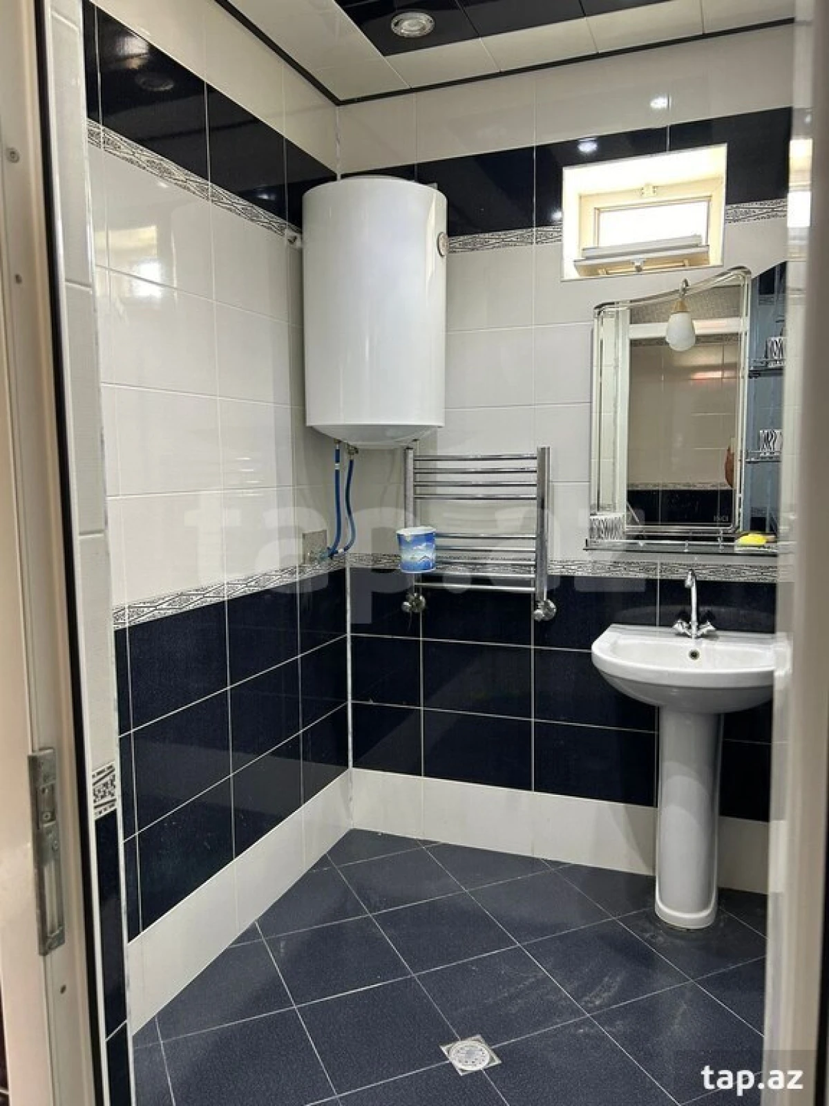 Satılır 6 otaqlı həyət evi