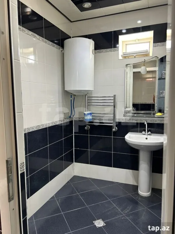 Satılır 6 otaqlı həyət evi