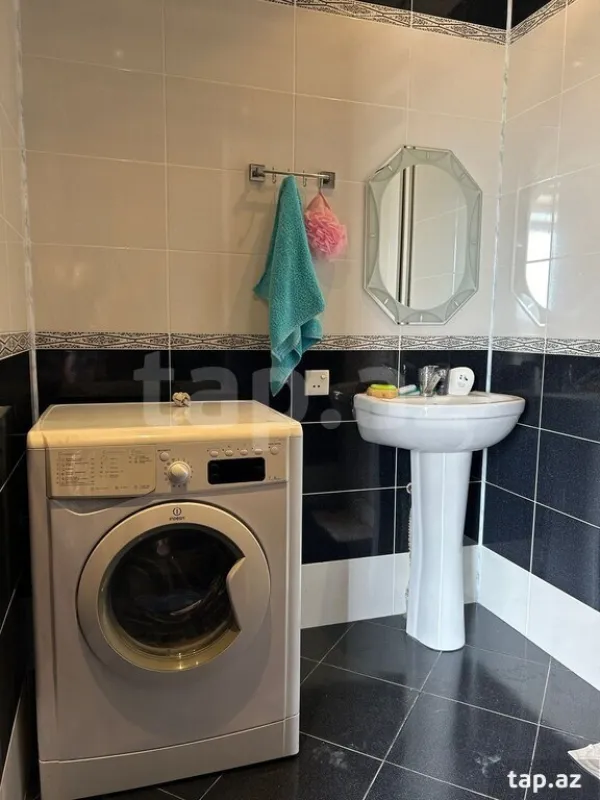 Satılır 6 otaqlı həyət evi