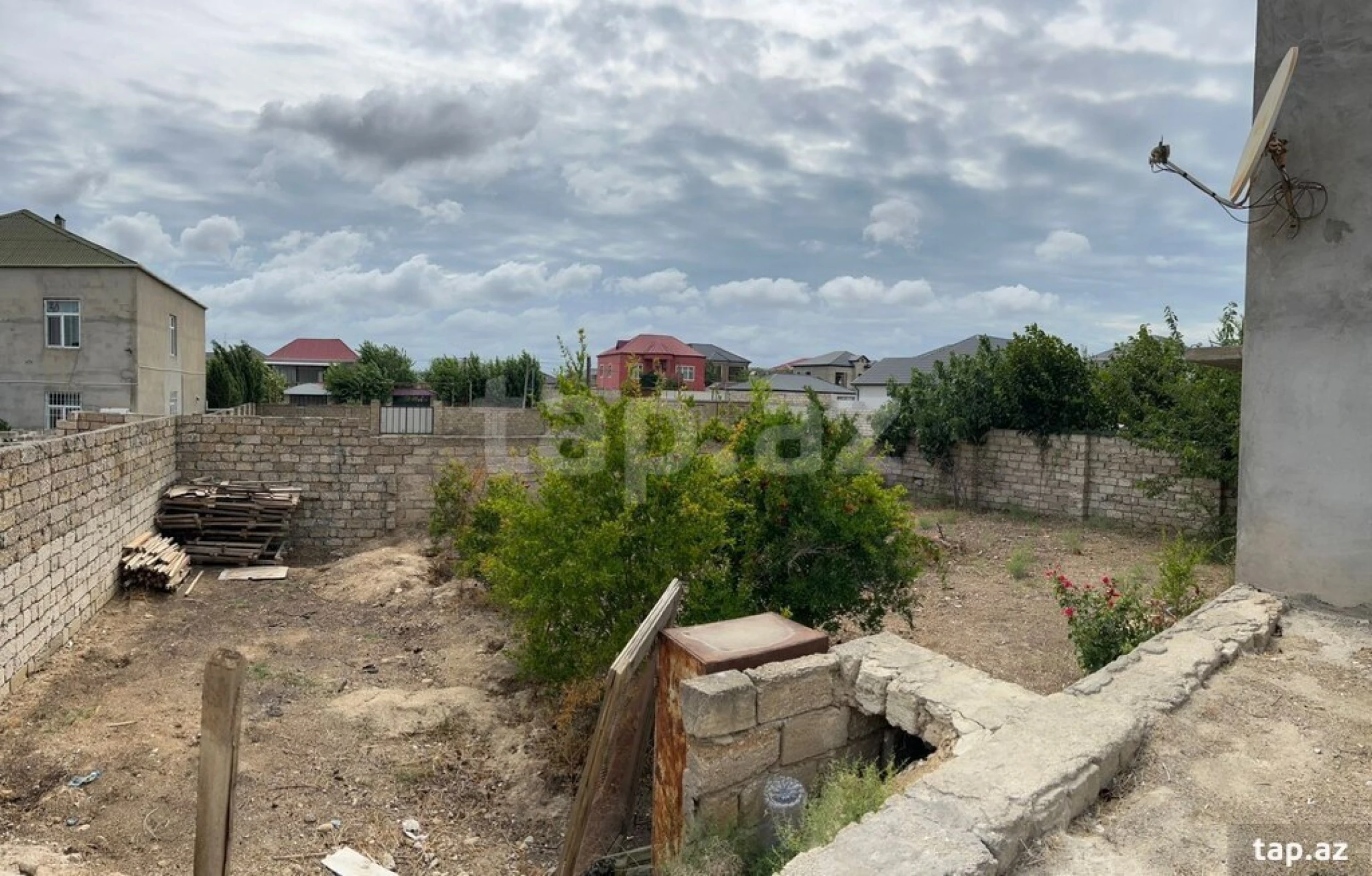 Satılır 6 otaqlı həyət evi