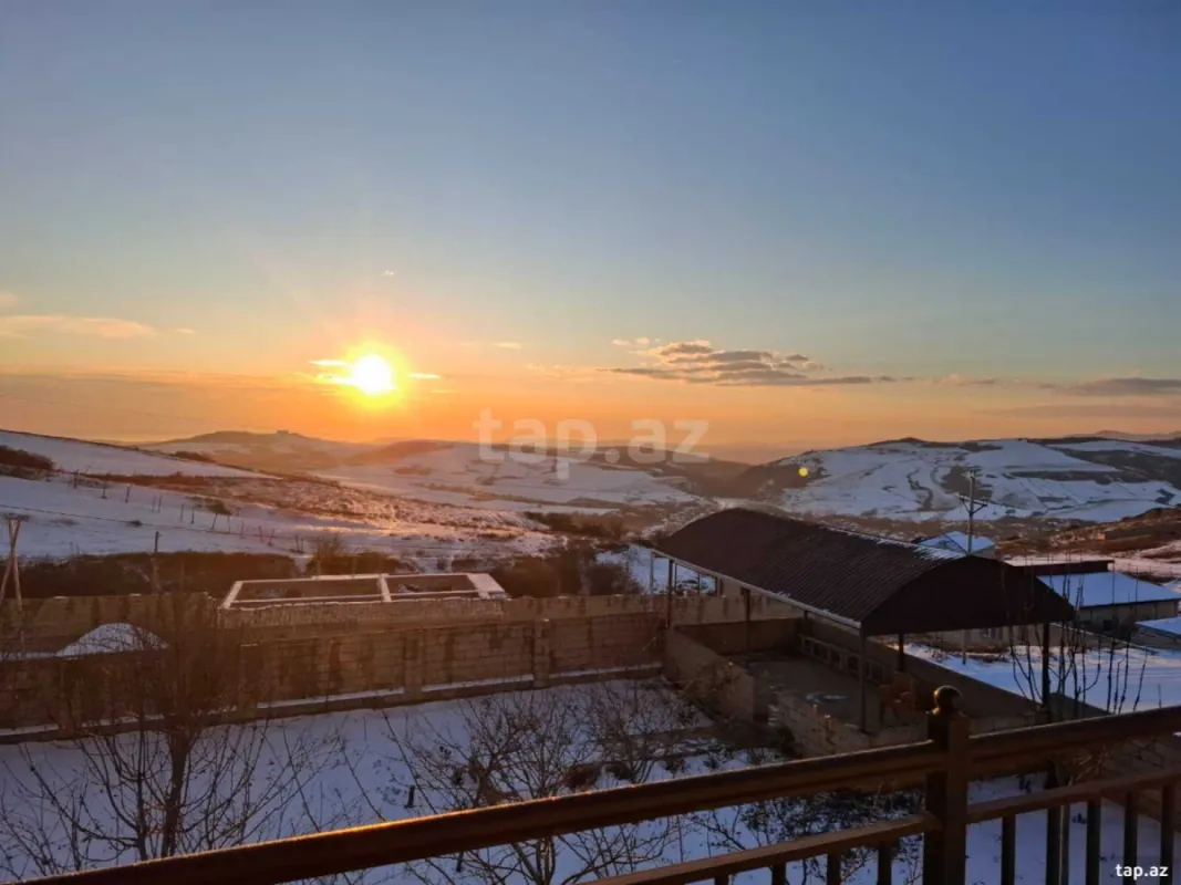 Kirayə verilir 4 otaqlı həyət evi 234 m²