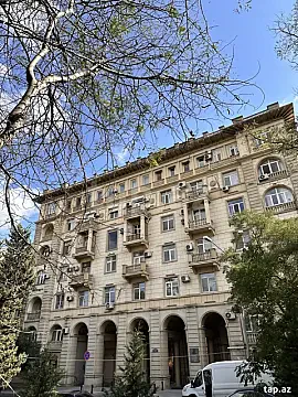 Satılır 4 otaqlı mənzil 130 m² — Bakı 4 otaq 130.00 m²