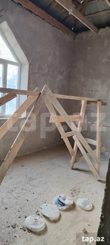 Satılır 4 otaqlı həyət evi 200 m²