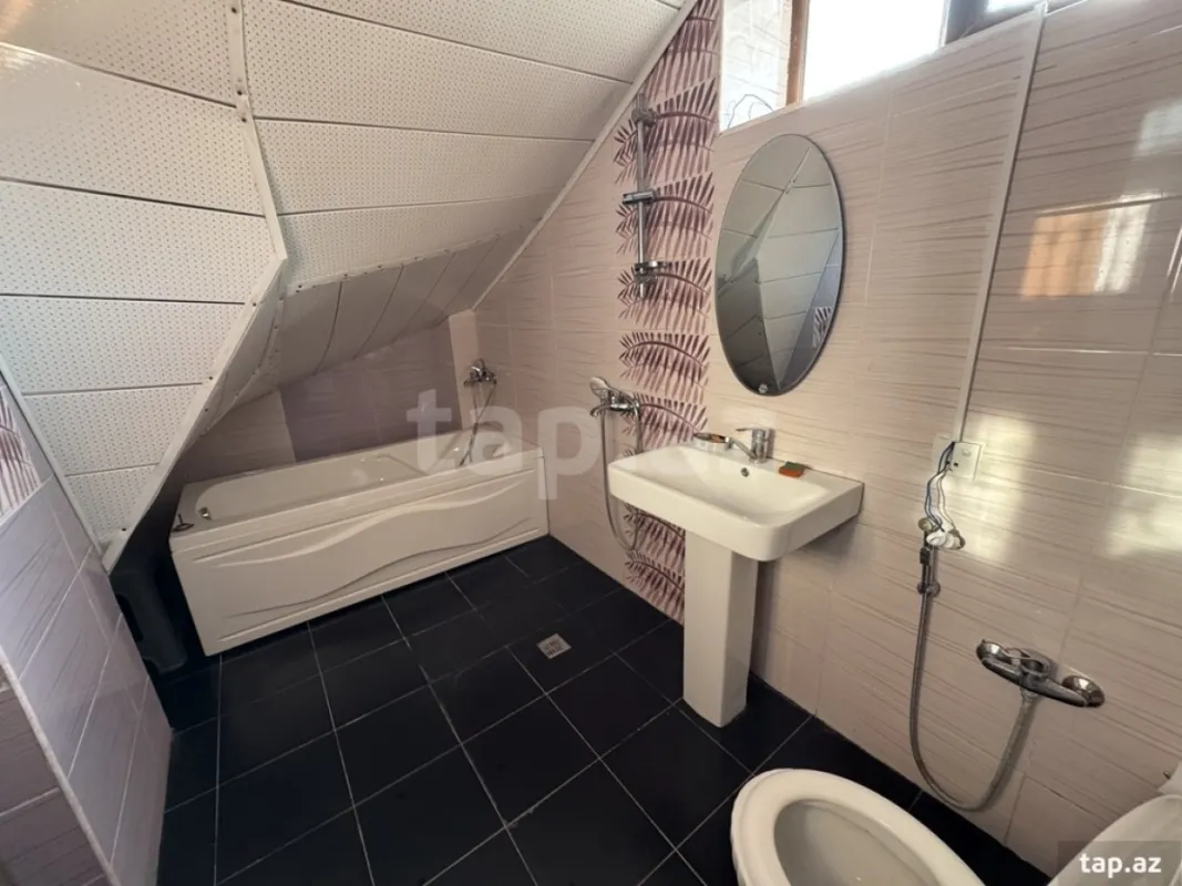 Kirayə verilir 3 otaqlı həyət evi