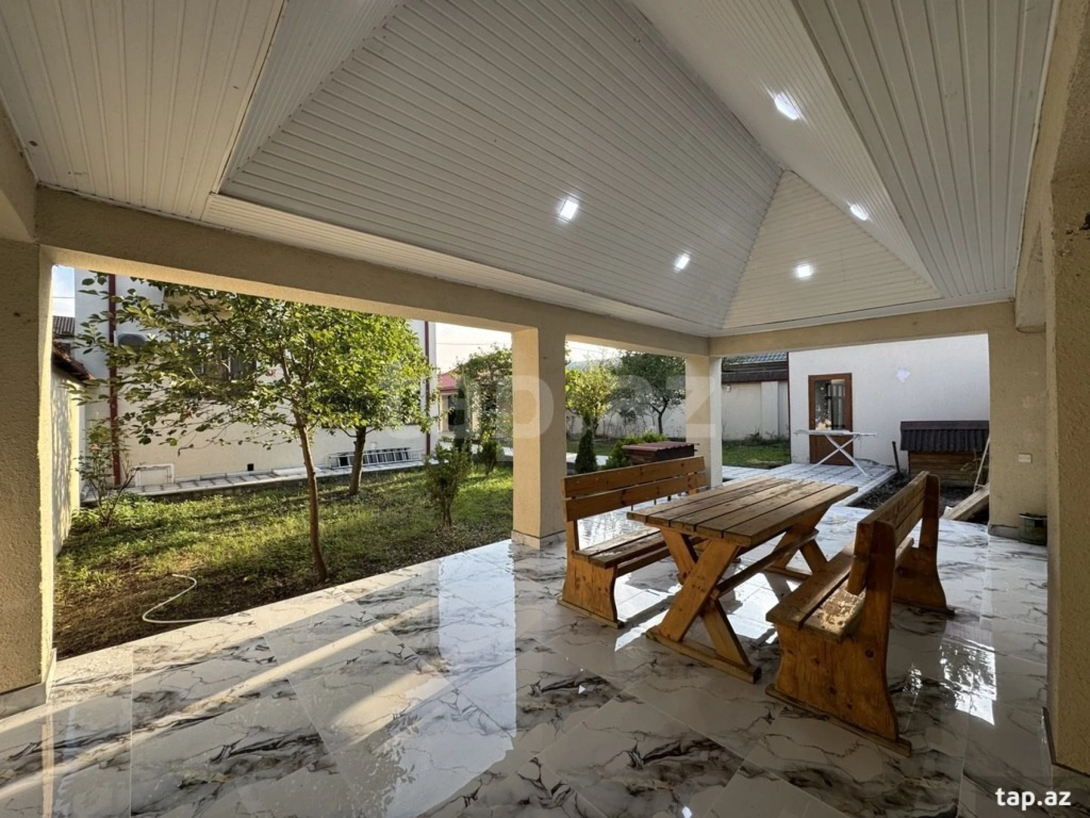 Kirayə verilir 3 otaqlı həyət evi