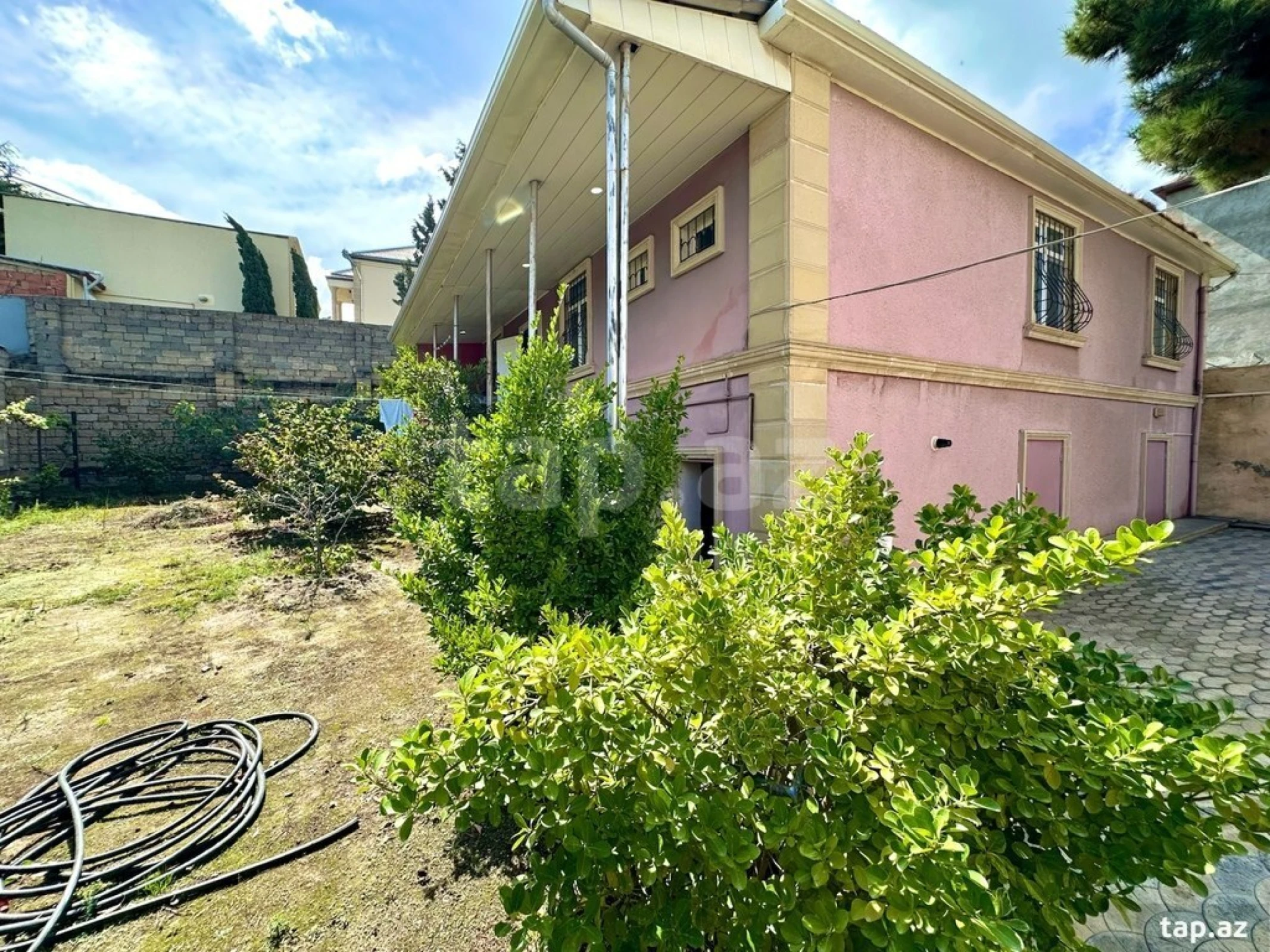 Satılır 4 otaqlı həyət evi