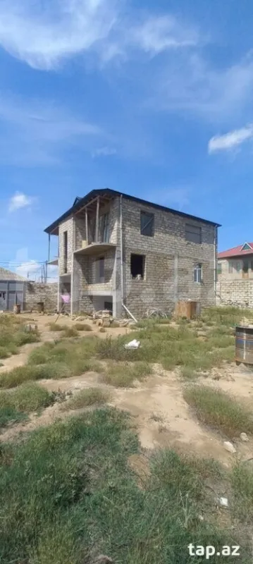 Satılır 8 otaqlı həyət evi