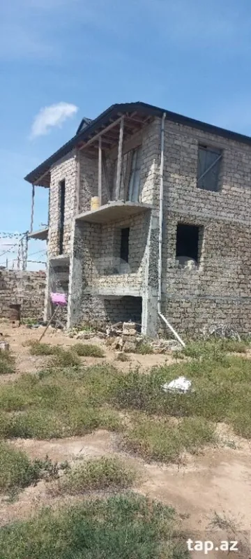 Satılır 8 otaqlı həyət evi