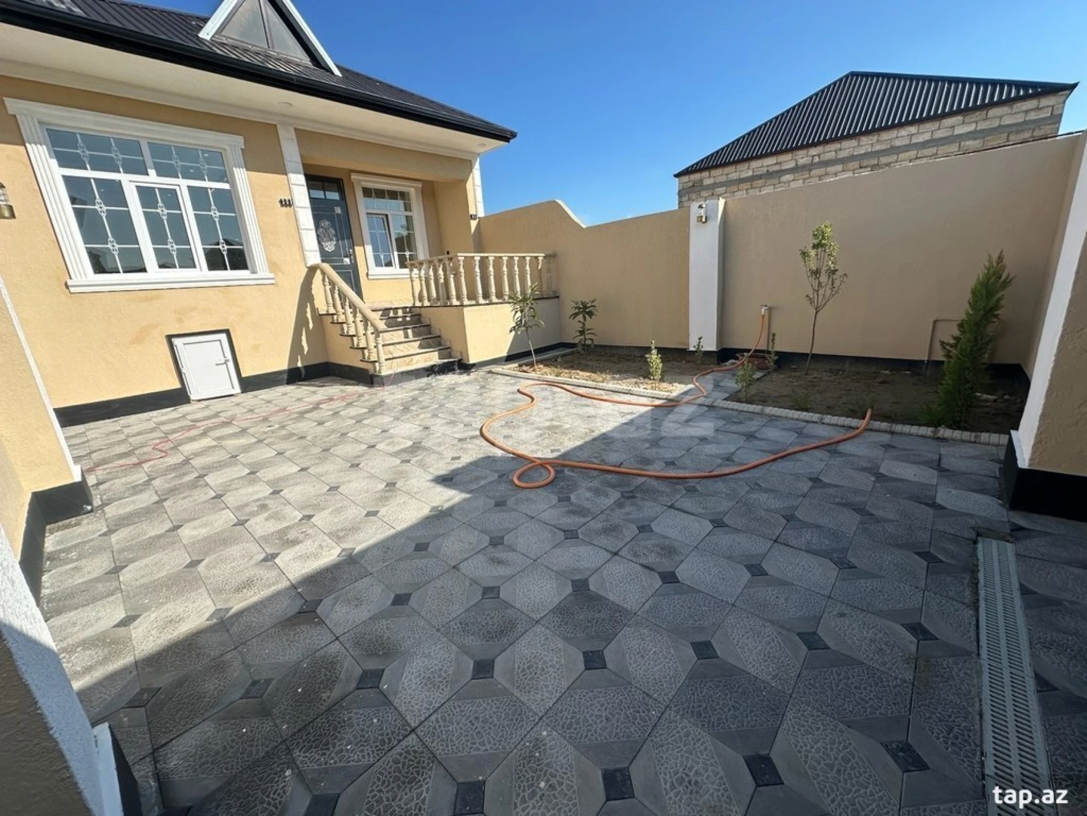 Satılır 3 otaqlı həyət evi