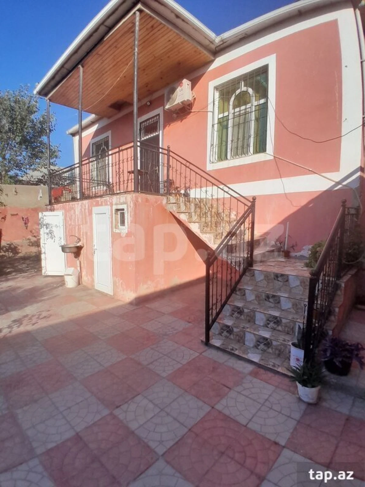 Satılır 4 otaqlı həyət evi