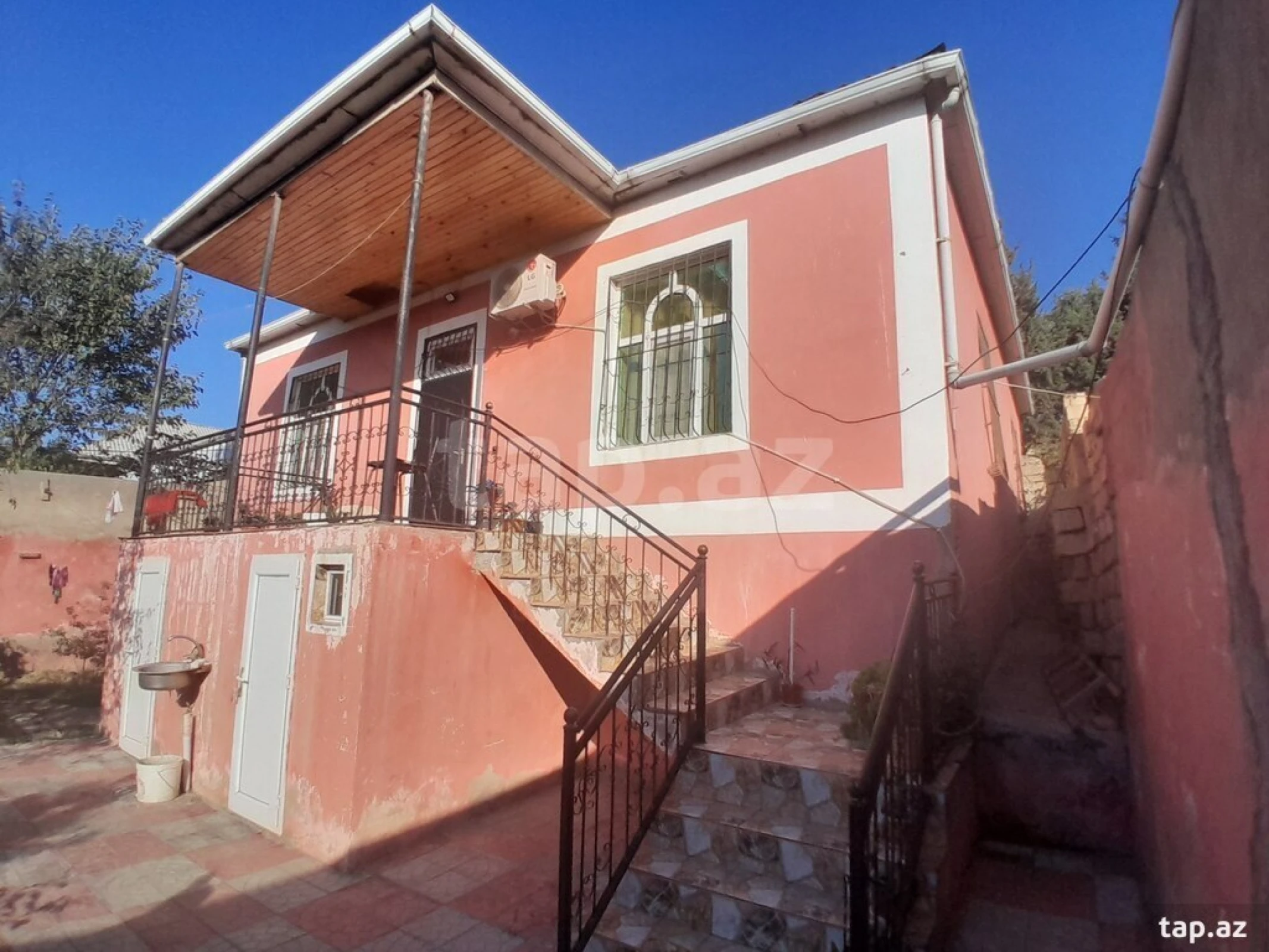 Satılır 4 otaqlı həyət evi