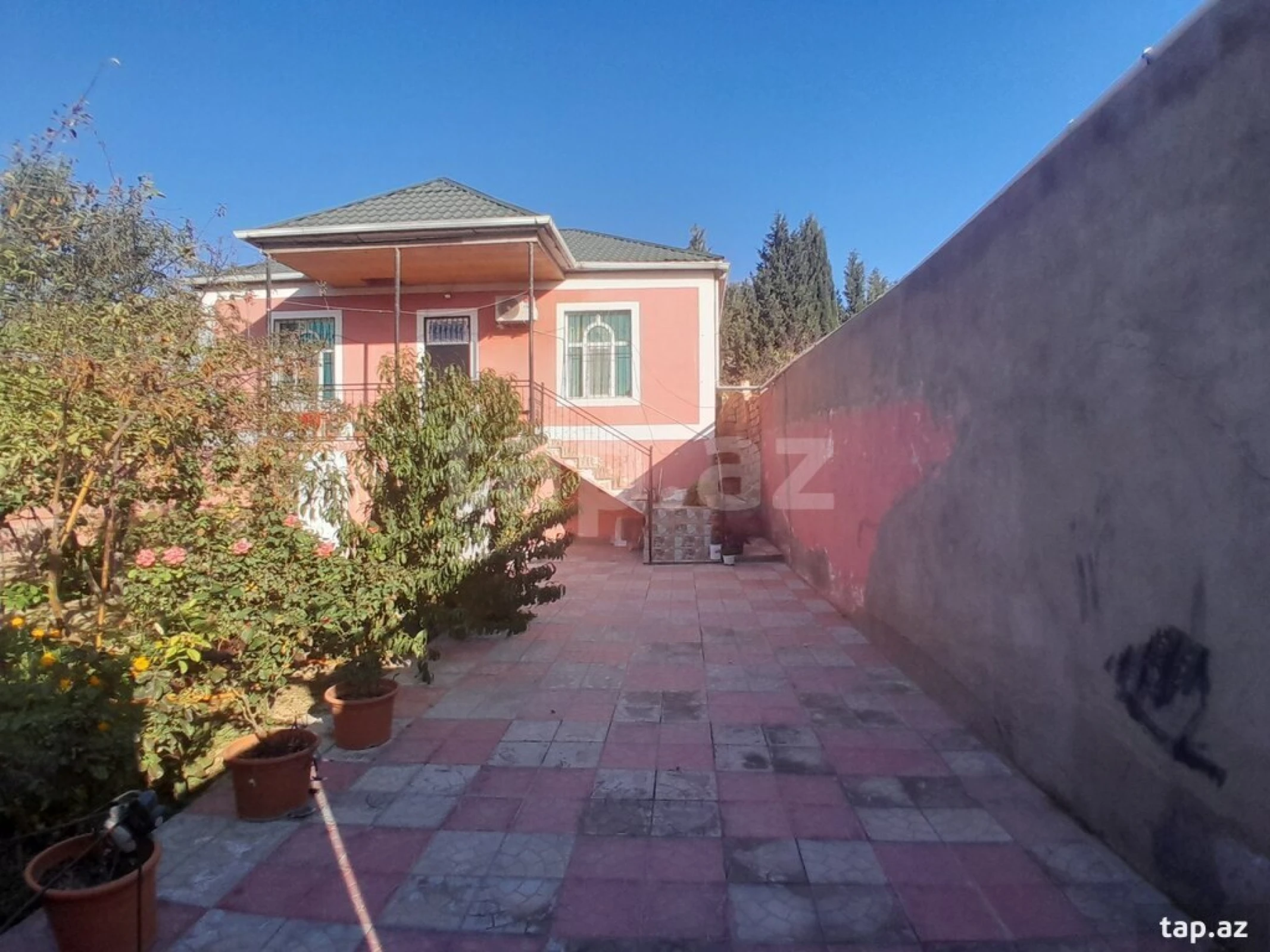 Satılır 4 otaqlı həyət evi