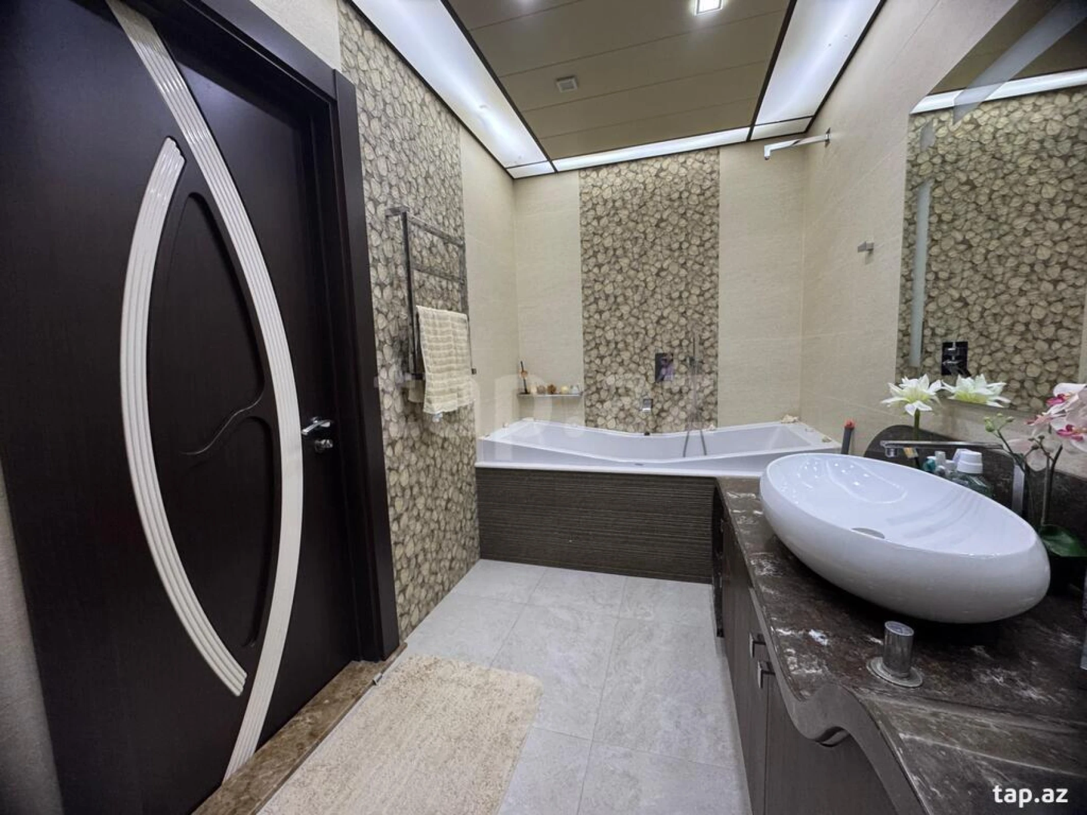 Satılır 4 otaqlı yeni tikili 145 m²