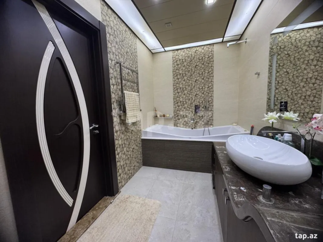 Satılır 4 otaqlı yeni tikili 145 m²