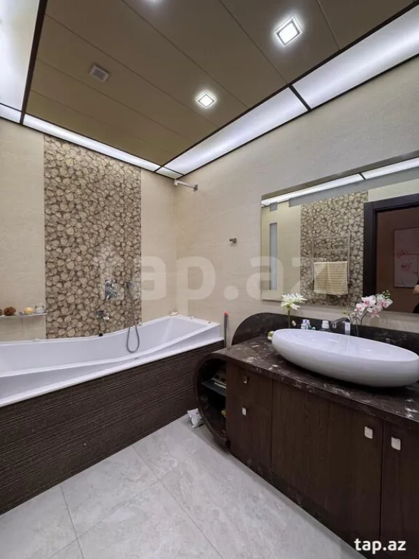 Satılır 4 otaqlı yeni tikili 145 m²