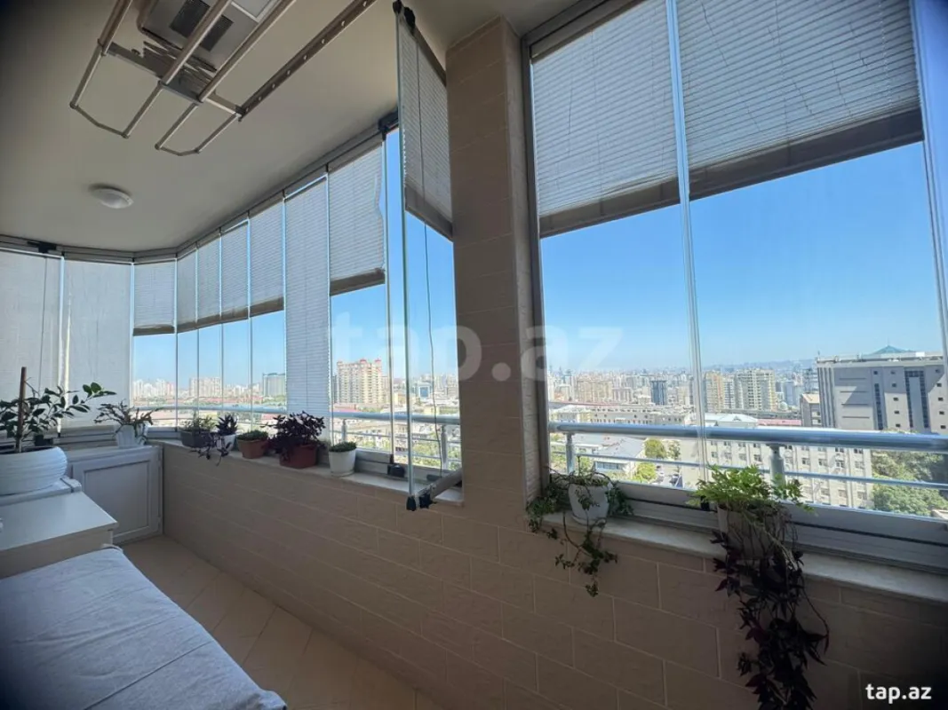 Satılır 4 otaqlı yeni tikili 145 m²