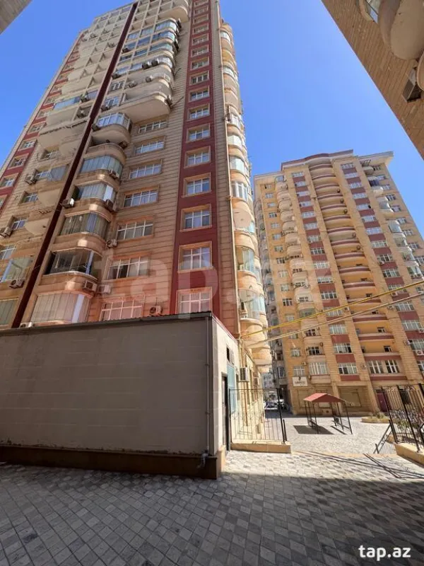 Satılır 4 otaqlı yeni tikili 145 m²