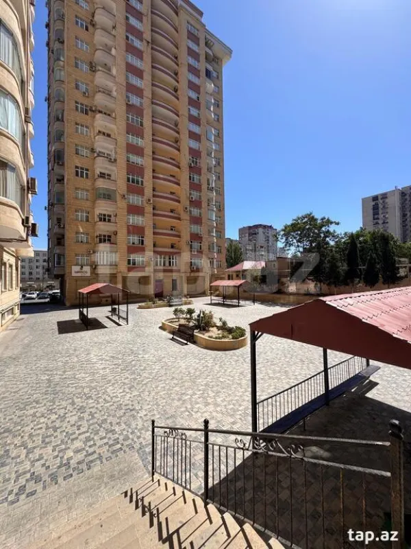 Satılır 4 otaqlı yeni tikili 145 m²