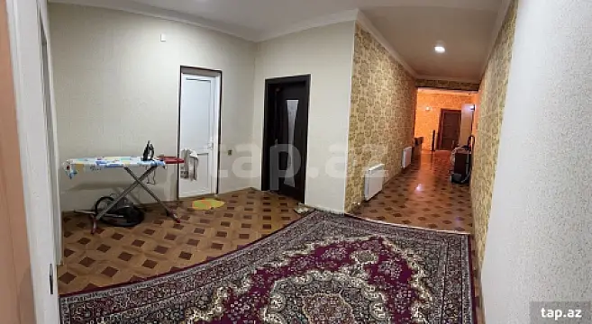 Satılır 8 otaqlı həyət evi
