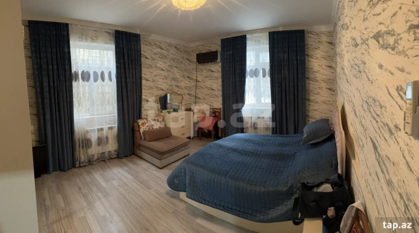 Satılır 8 otaqlı həyət evi