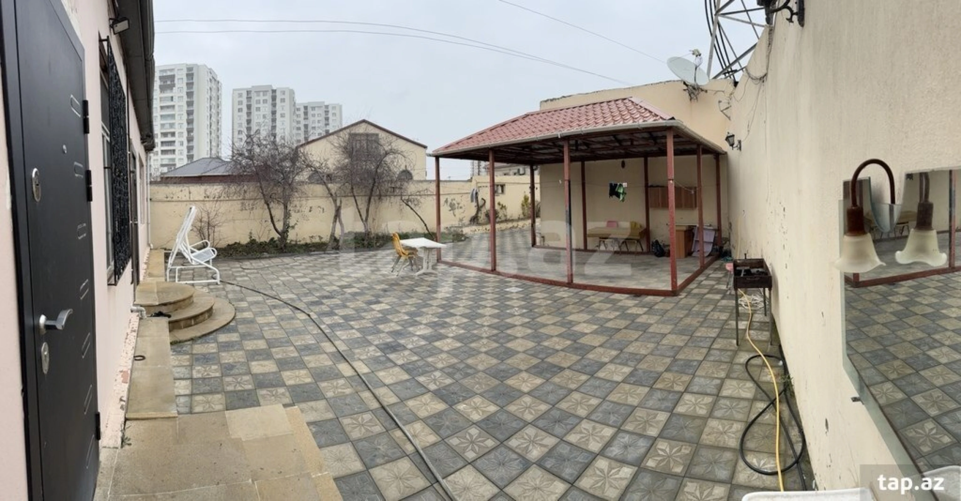 Satılır 8 otaqlı həyət evi