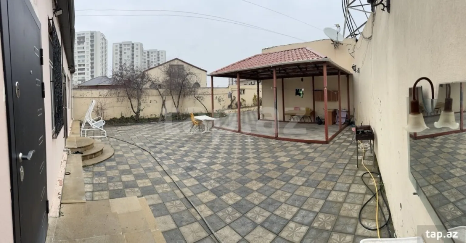Satılır 8 otaqlı həyət evi